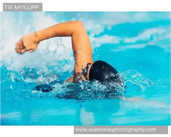 游泳助力健康：增强心肺功能 提升免疫力 缓解压力改善睡眠质量